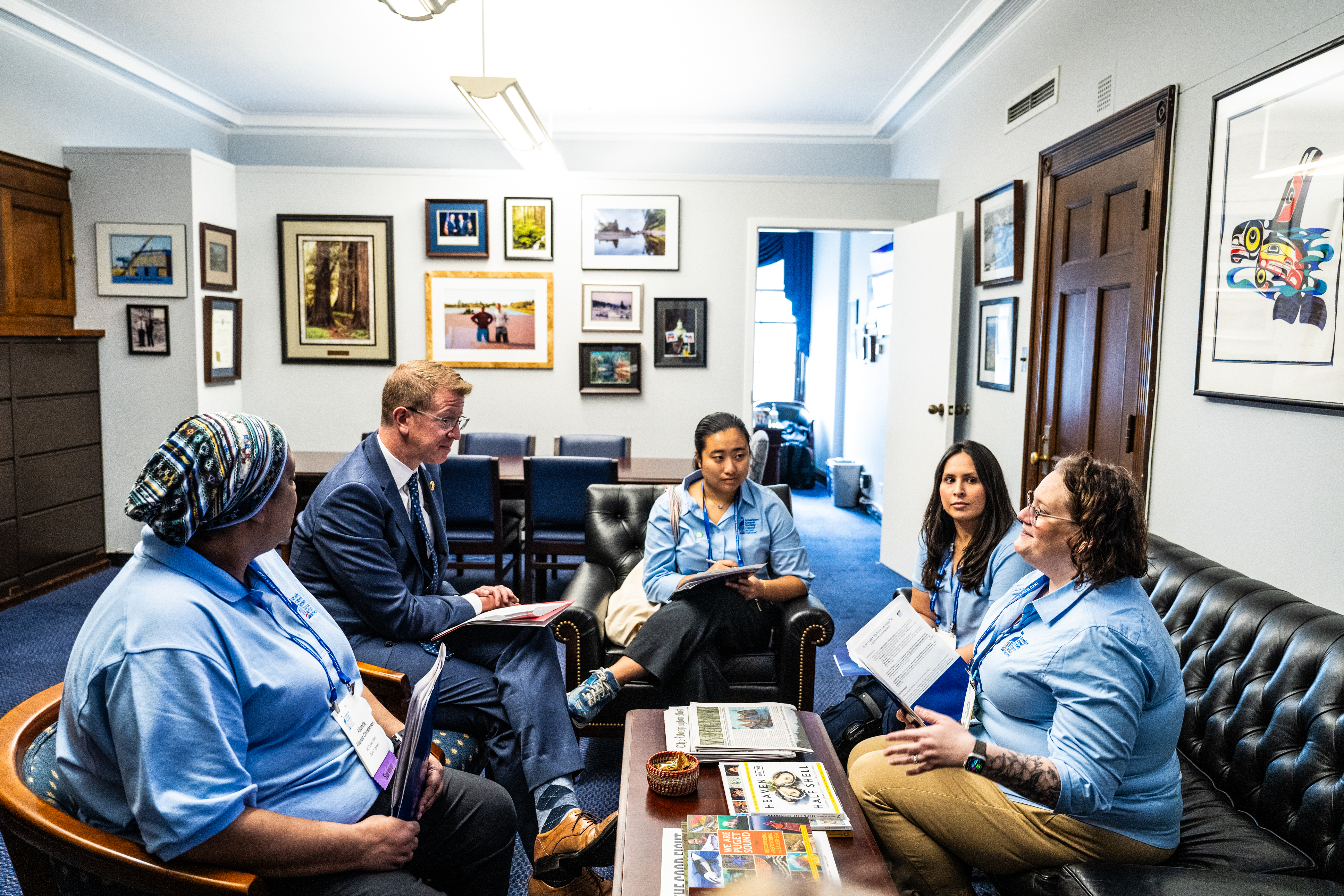 volunteers meeting with lawmaker